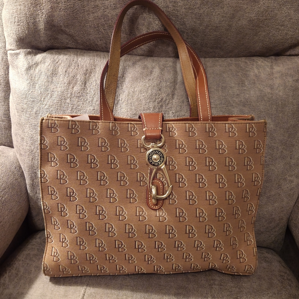Vintage Dooney & Bourke DB Monogram Tote Bag Brown Canvas & Leather – K9067888
